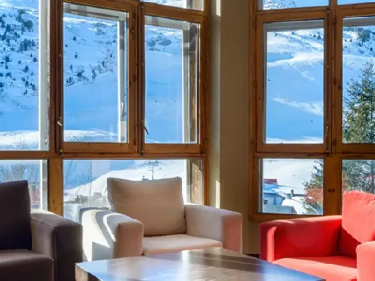 SALON HOTEL TOBAZO